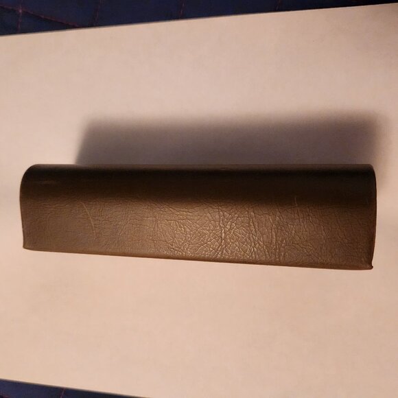 2/$20 SALE! Seraphin glasses case - Picture 9 of 12